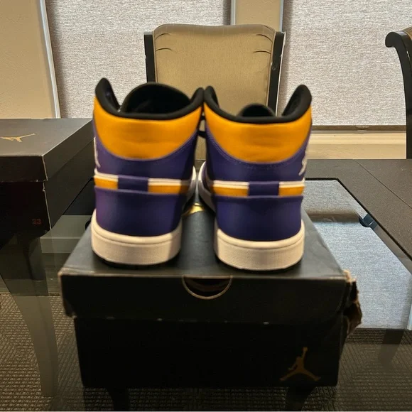 Jordan 1 Mid Size 10 Lakers (DQ8426-517) - Picture 5 of 7